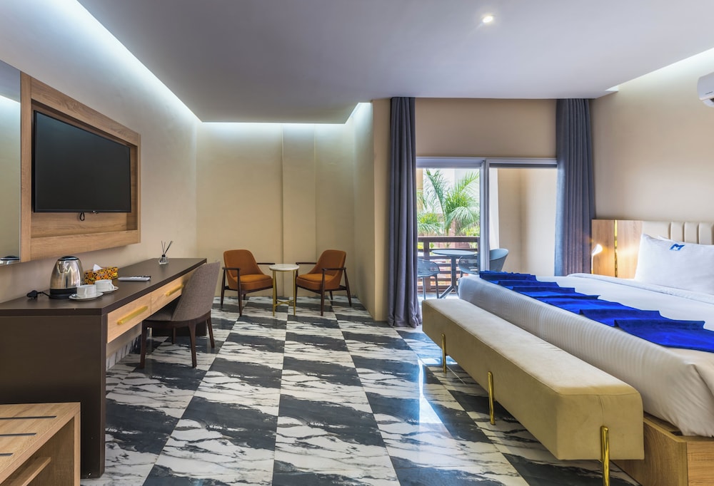 Superior Room, Balcony, Partial Ocean View photo 1