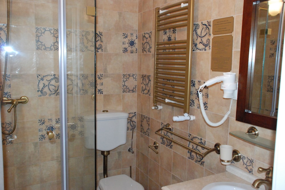 Deluxe Room, 1 Queen Bed, Non Smoking, Mountain View photo 3