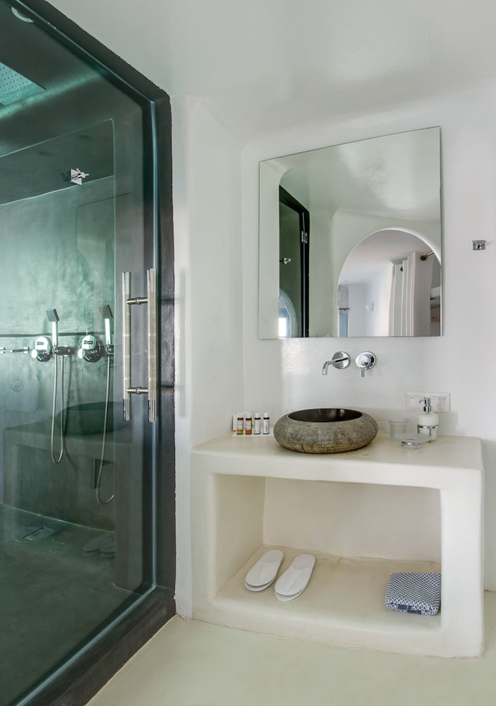 Honeymoon Suite - Photo 12