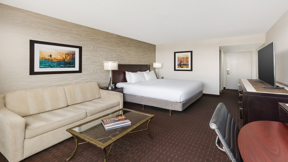 Premium Room, 1 King Bed with Sofa bed - Photo 5
