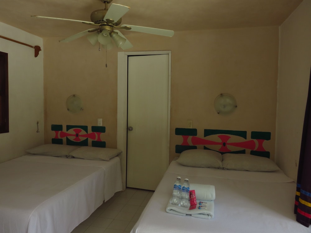 Superior Room, 2 Double Beds, Private Bathroom, Partial Ocean View photo 2