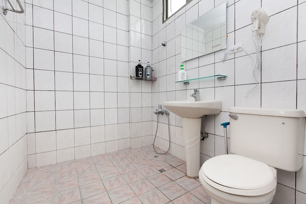 Standard Shared Dormitory, Mixed Dorm, Shared Bathroom (No Amenities, No Windows) photo 3