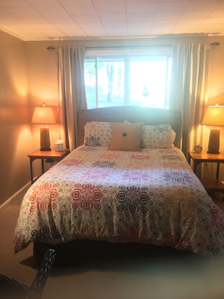 Room, 1 Queen Bed with Sofa bed (Cabin #11)