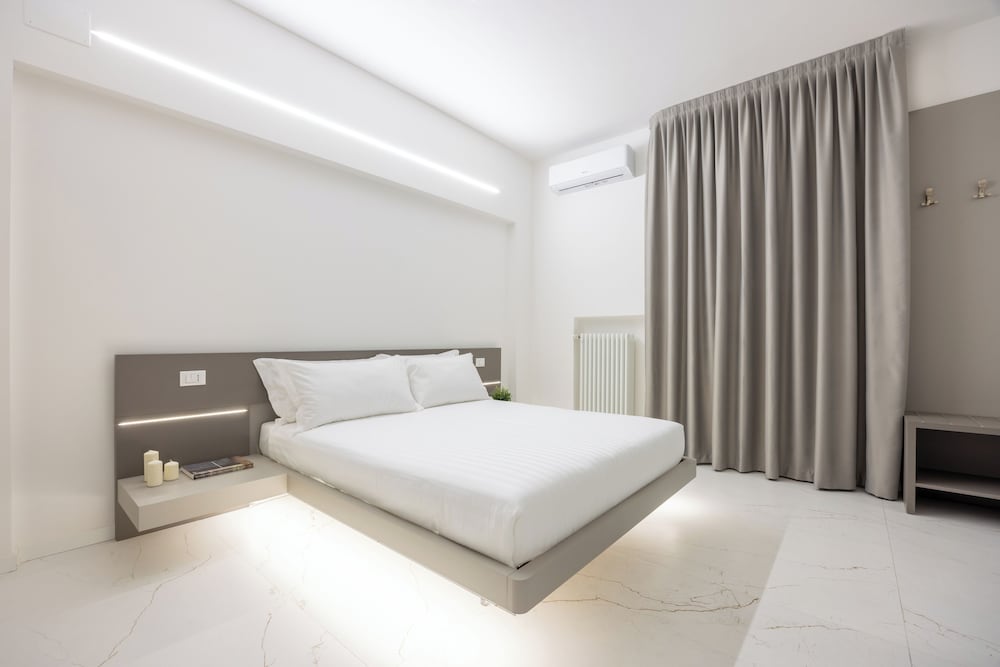Luxury Room, 1 King Bed, Private Bathroom, City View