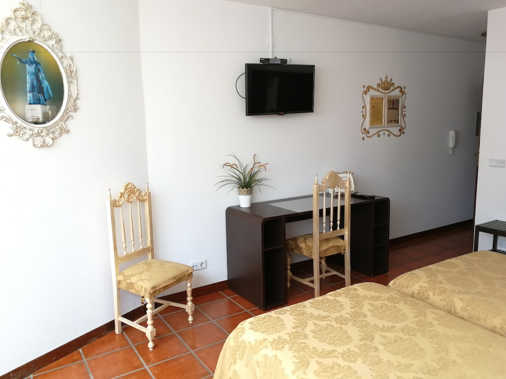 City Twin Room, 2 Twin Beds, Private Bathroom photo 3