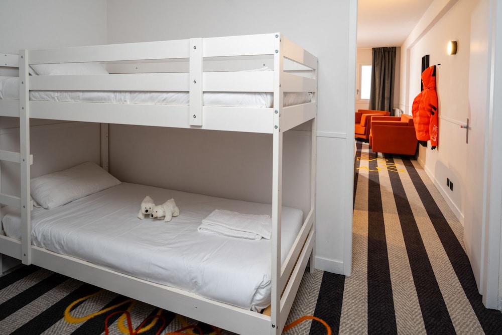 Club Quadruple Room - Photo 5
