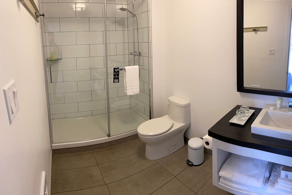 City Suite, 1 Queen Bed with Sofa bed, Kitchenette, Corner, photo 6