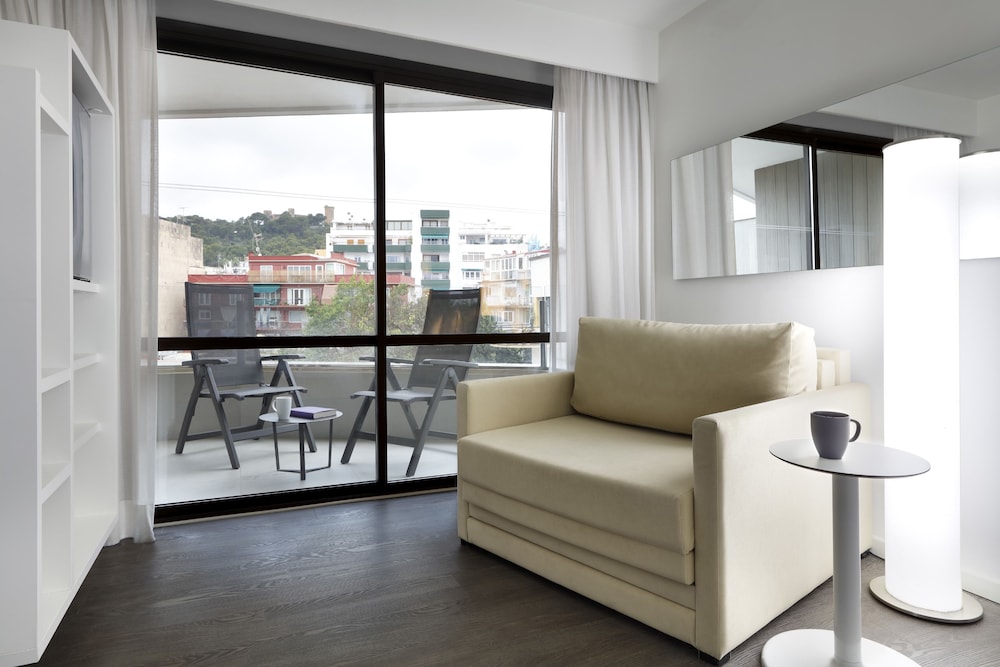 Melia Room, Double Room, City View thumbnail 5
