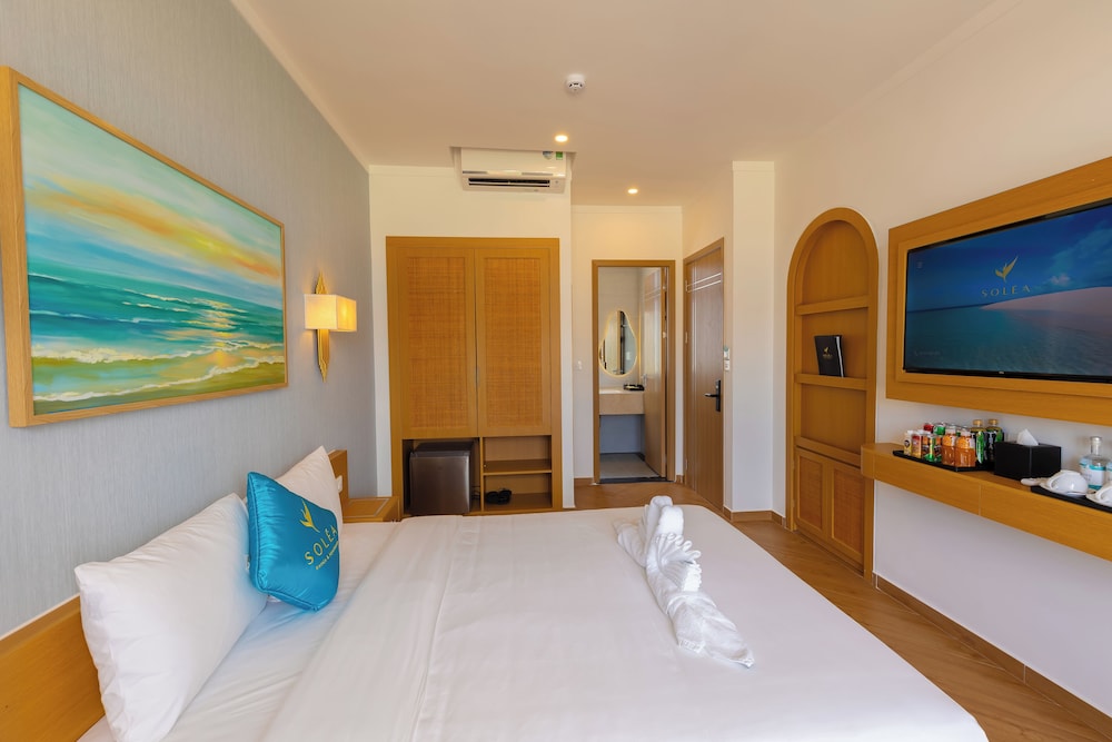 Premium Double Room, Balcony, City View - Photo 9