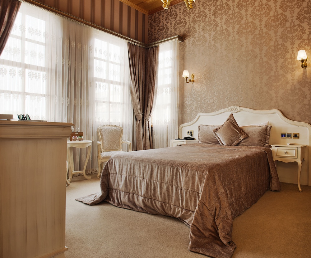 Premium Room, 1 King Bed photo 3