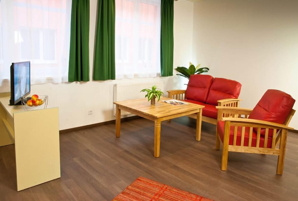 Family Room photo 3