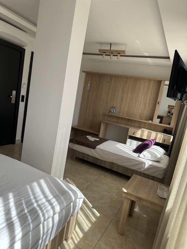 Standard Triple Room - Photo 18