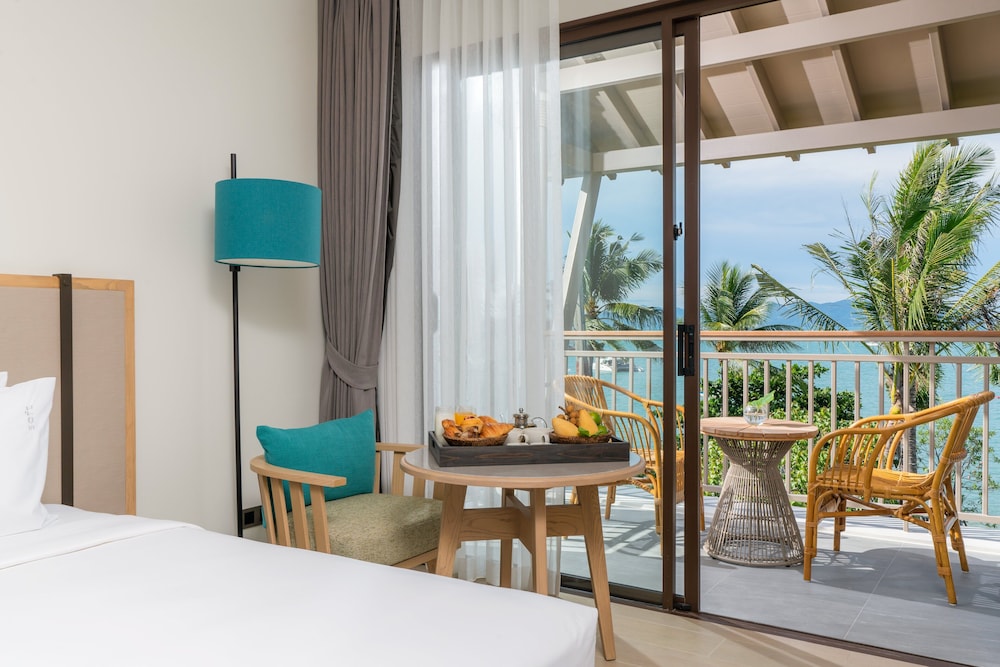 Standard Room, 2 Double Beds, Balcony, Ocean View photo 2
