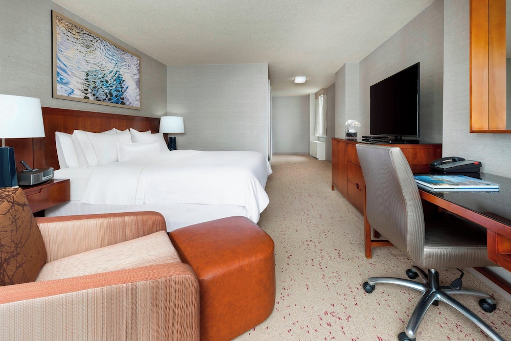Deluxe Room, 1 King Bed, City View - Photo 4