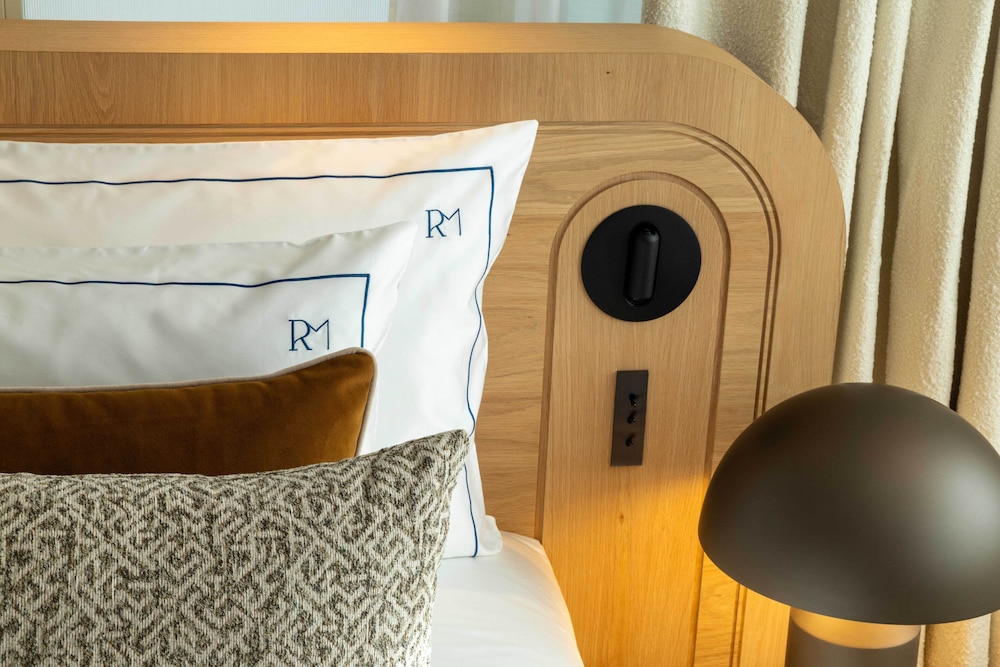 Signature Suite