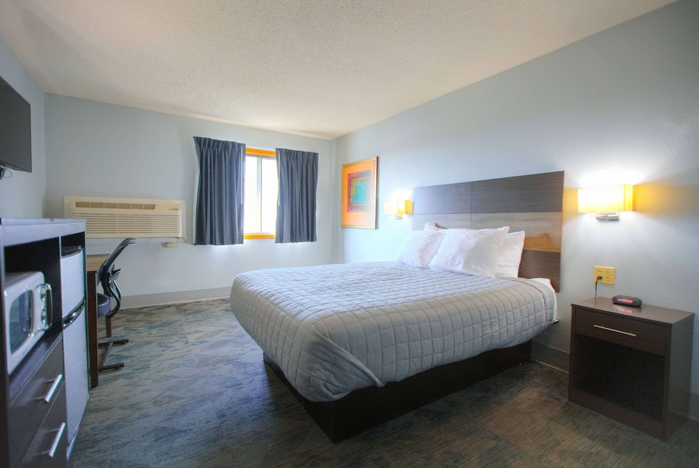 Deluxe Room, 1 King Bed, Non Smoking - Photo 4