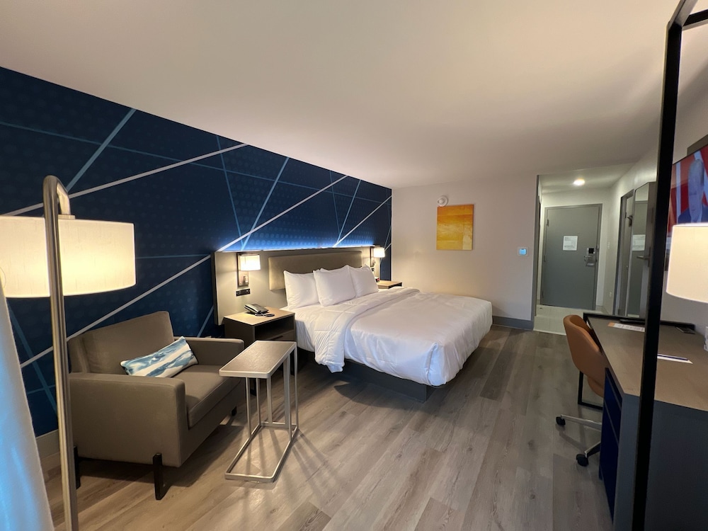 Room, 1 King Bed, Accessible, Non Smoking - Photo 2