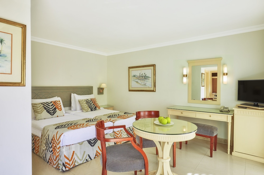 Classic Room – Garden View photo 2