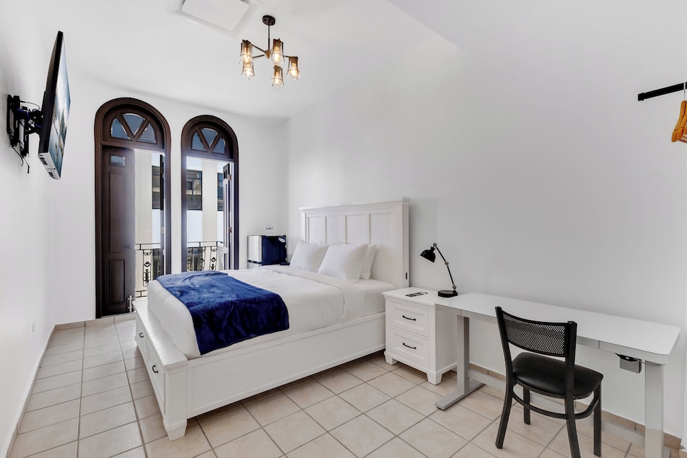 Classic Suite, Balcony, Park View