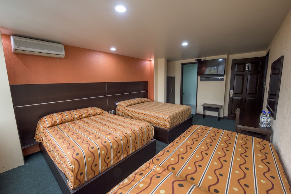 Triple Room, Multiple Beds photo 3