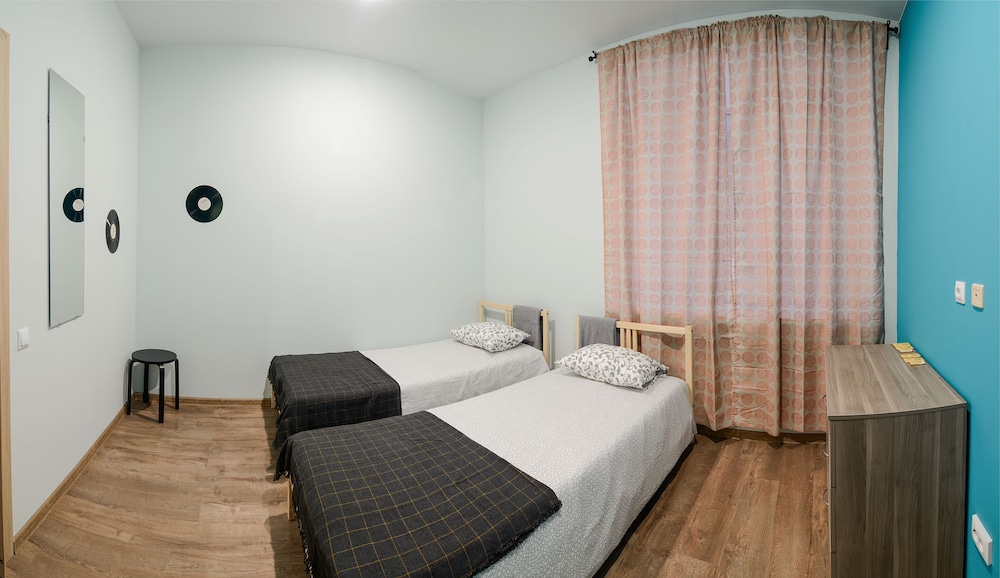 Economy Twin Room, 2 Twin Beds, Shared Bathroom