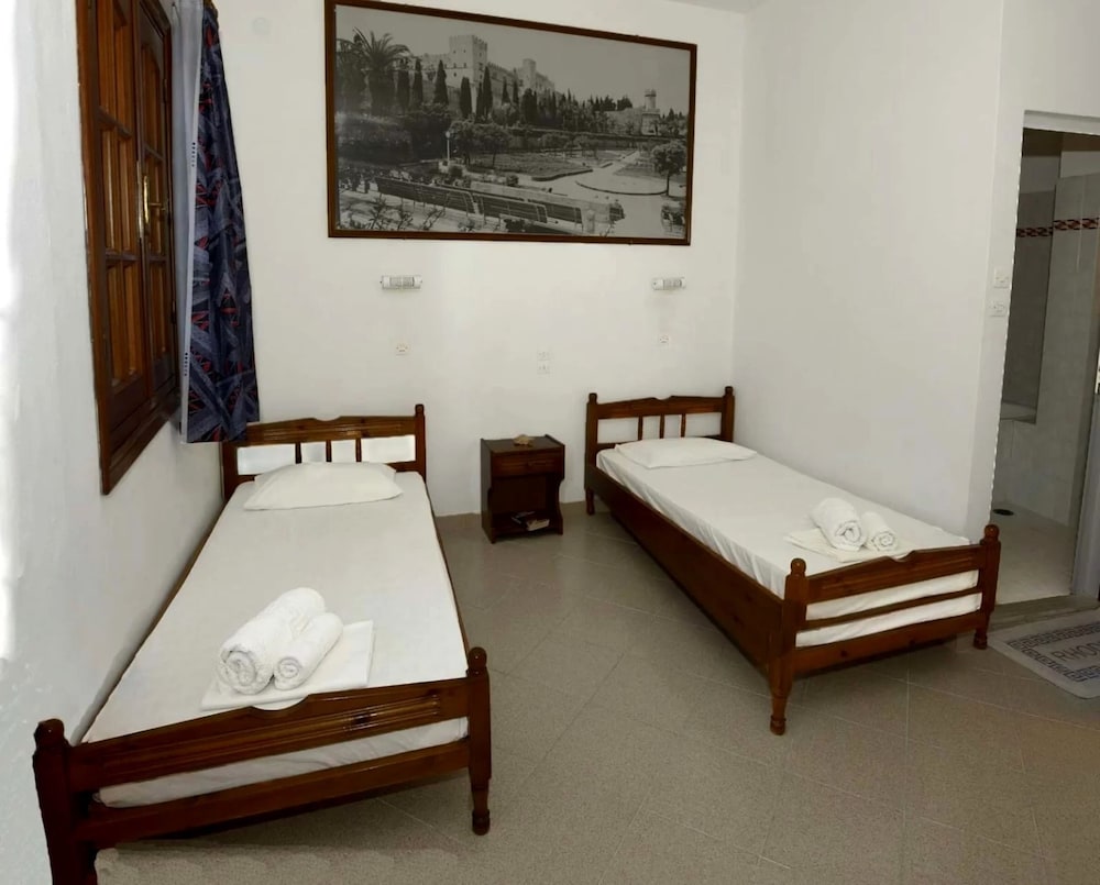 Basic Triple Room