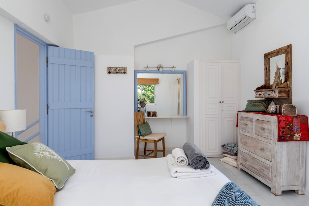 Superior Suite, Sea View, Courtyard Area