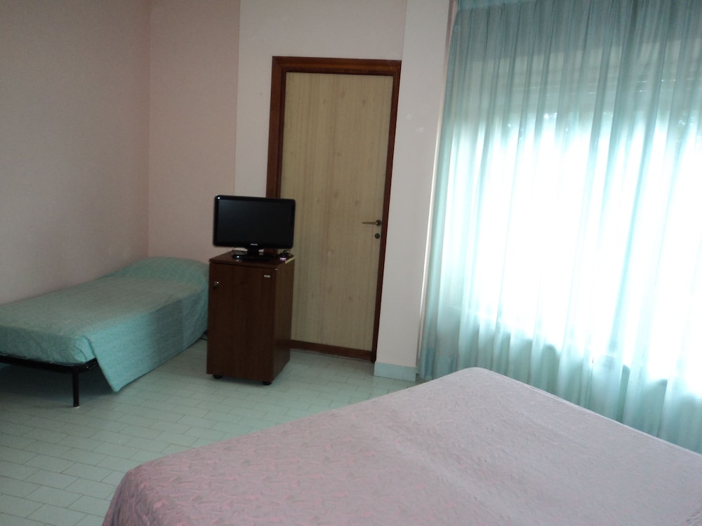 Standard Triple Room photo 2
