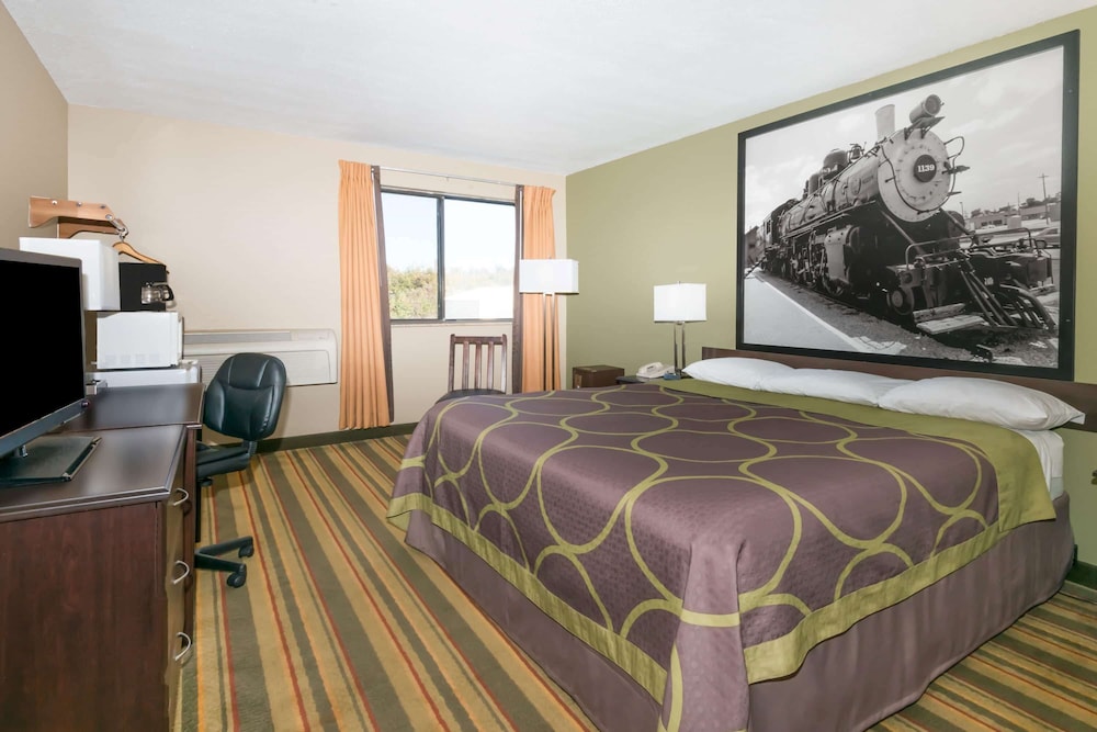 Standard Room, 1 King Bed, Non Smoking - Photo 1