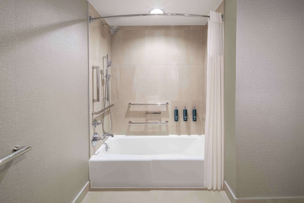 Room, 2 Double Beds, Accessible (Roll-In Shower) photo 3