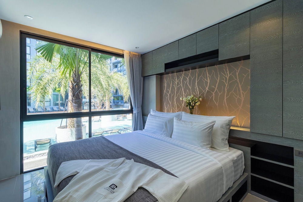 Junior Suite, Pool View photo 3