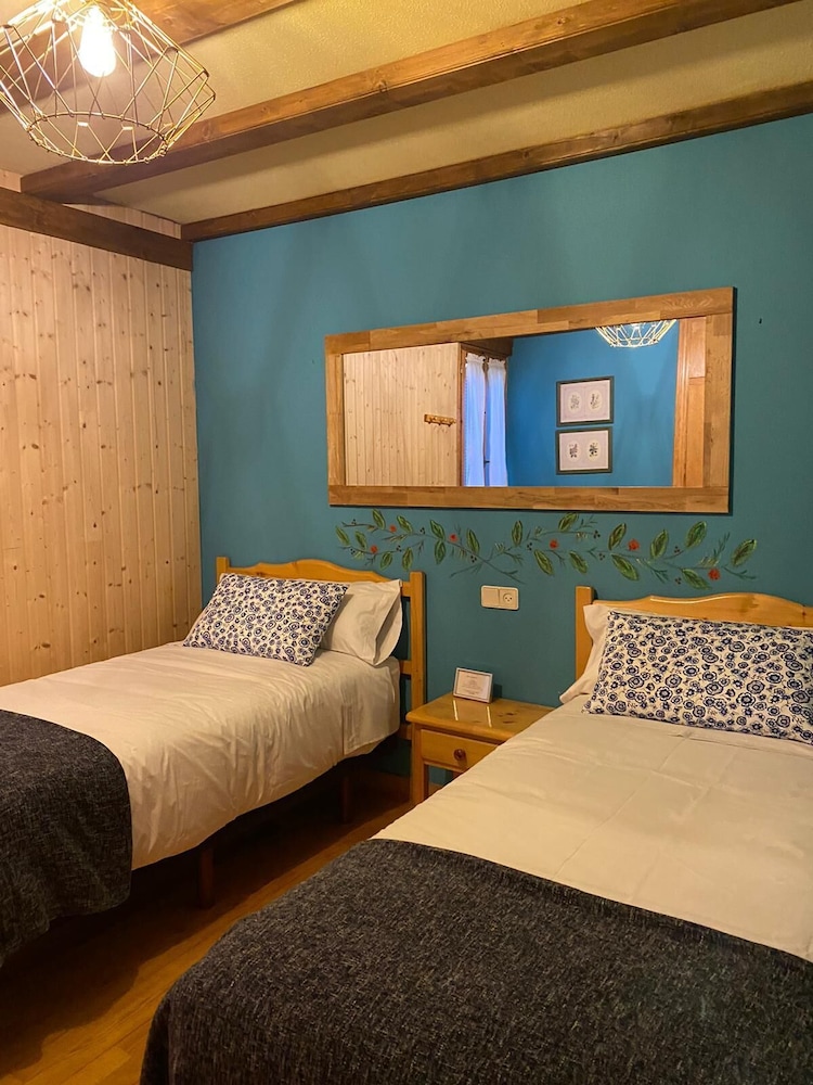 Double Room, 2 Single Beds, Private External Bathroom