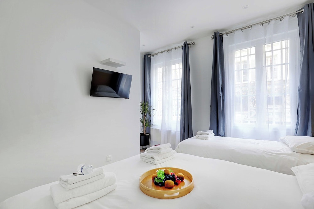 Apartment photo 2