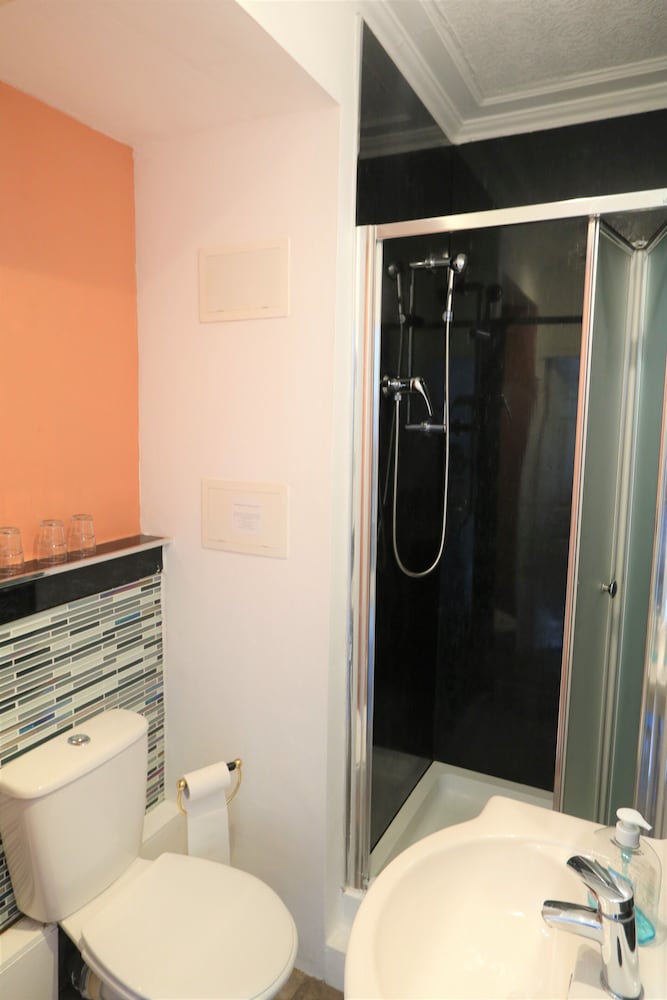 Triple Room thumbnail 6
