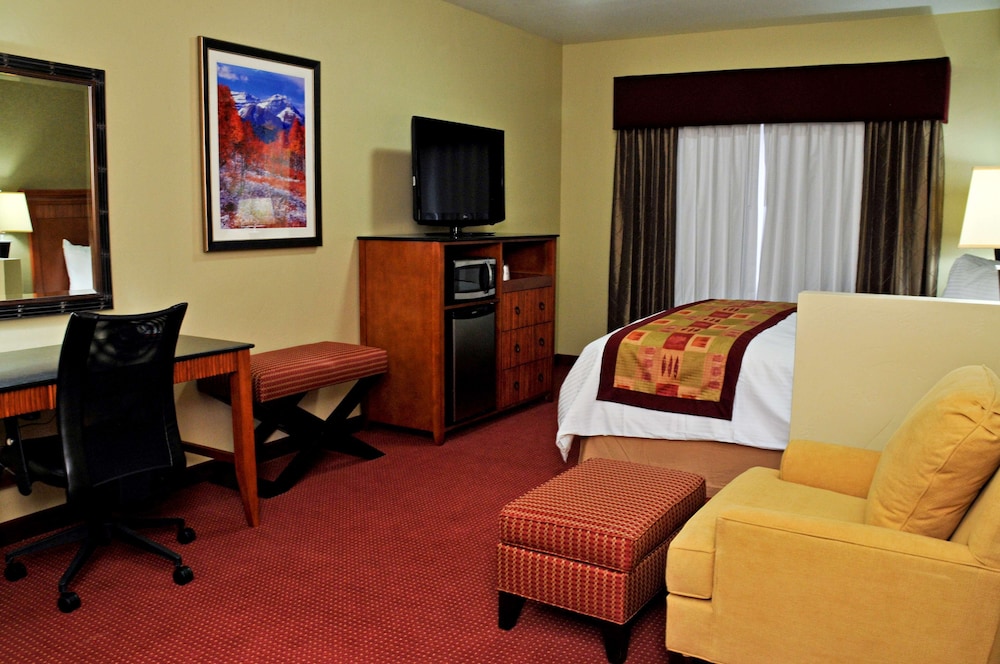Suite, 1 King Bed, Non Smoking, Jetted Tub photo 3
