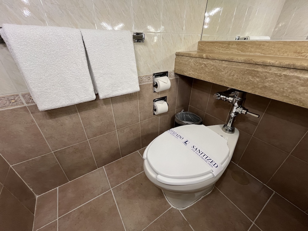 Suite - Photo 14
