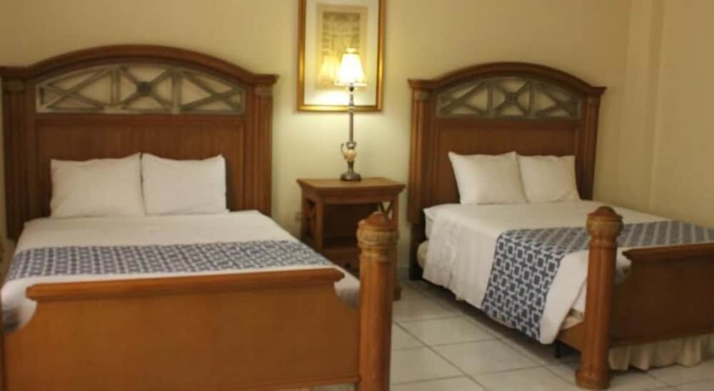 Double Room, 2 Queen Beds photo 2