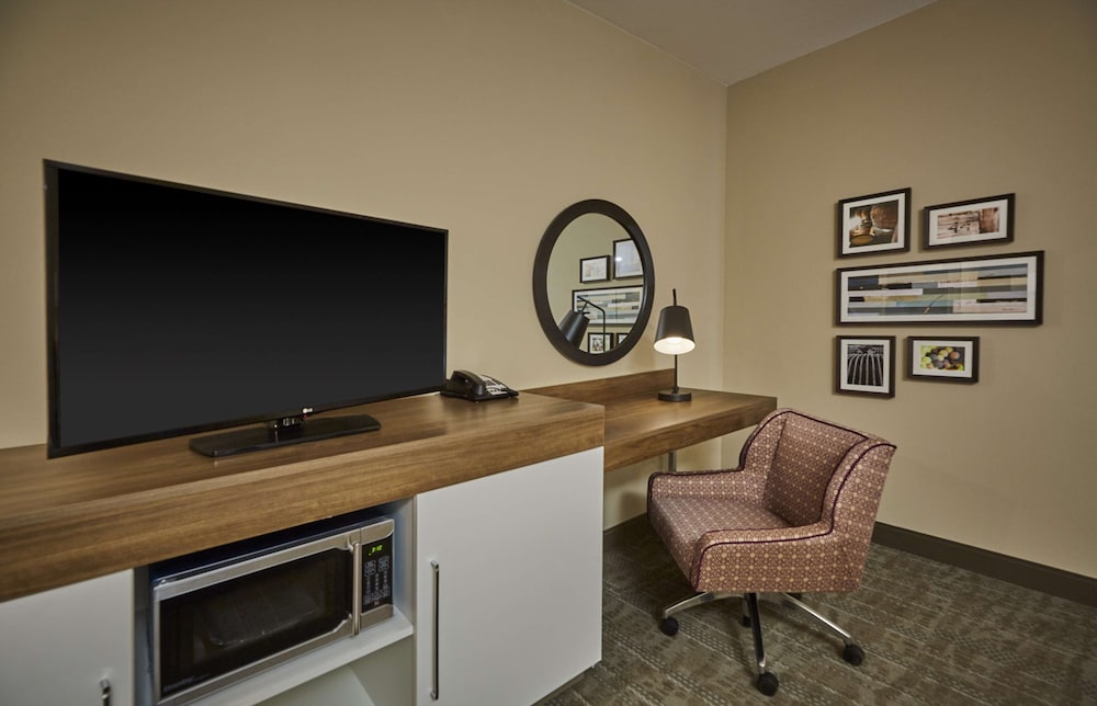 Room, 2 Queen Beds, Accessible (Mobility & Hearing, Roll-in Shower) photo 3
