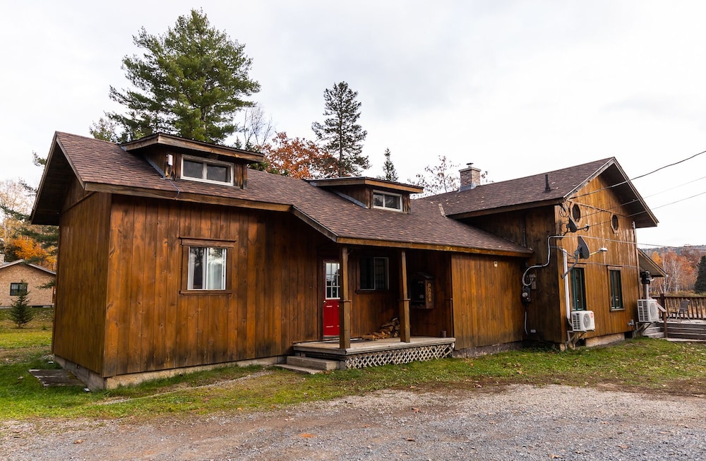 Premier Cabin, 6 Bedrooms, Kitchen, River View photo 2