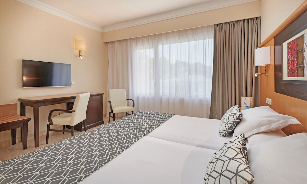 Double Room, Balcony (2 Adultos + 1 Child) Double Room, Balcony (2 Adultos + 1 Child)