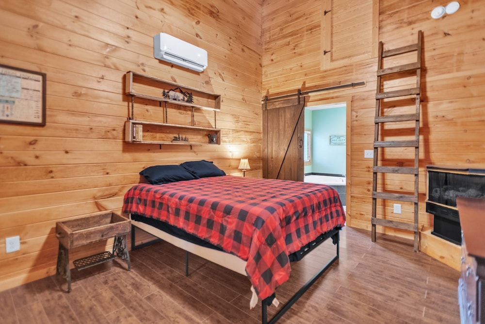 Cabin, 2 Bedrooms photo 2