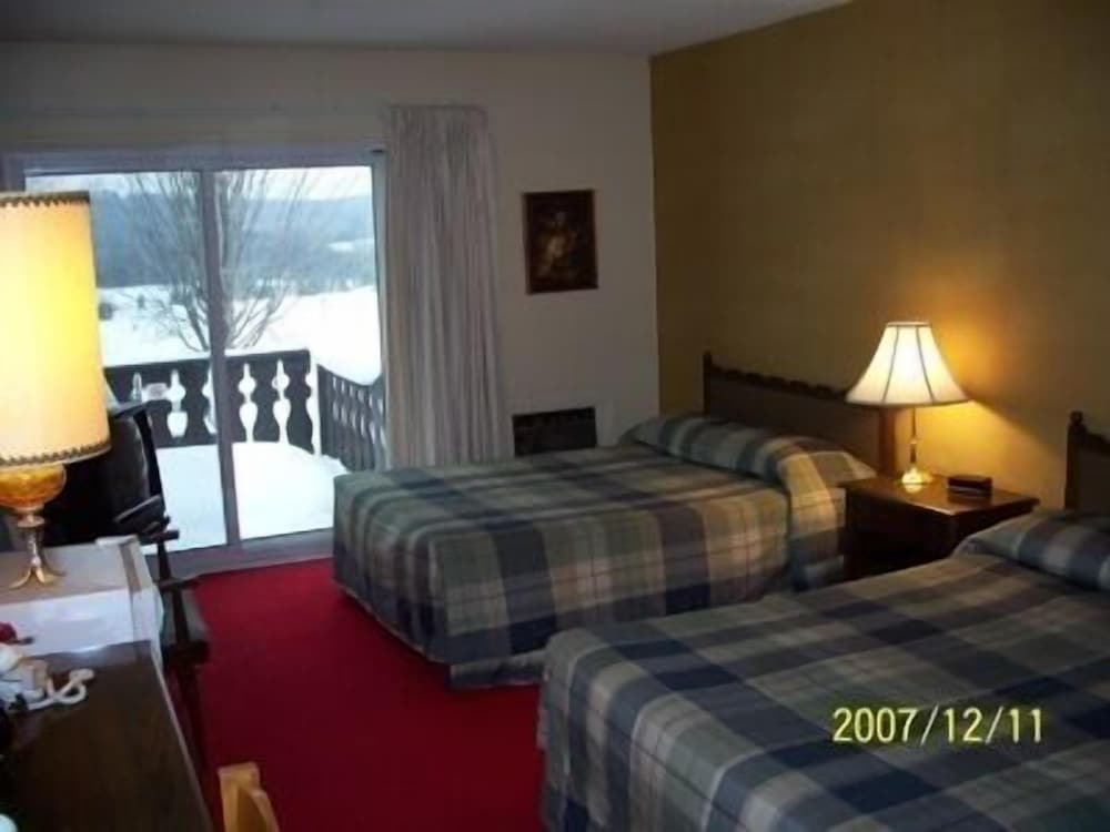 Room, 2 Double Beds photo 2