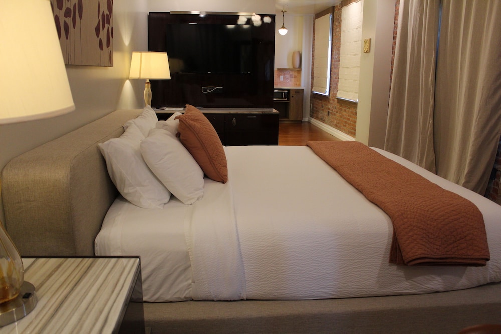 Executive Studio Suite, Park View