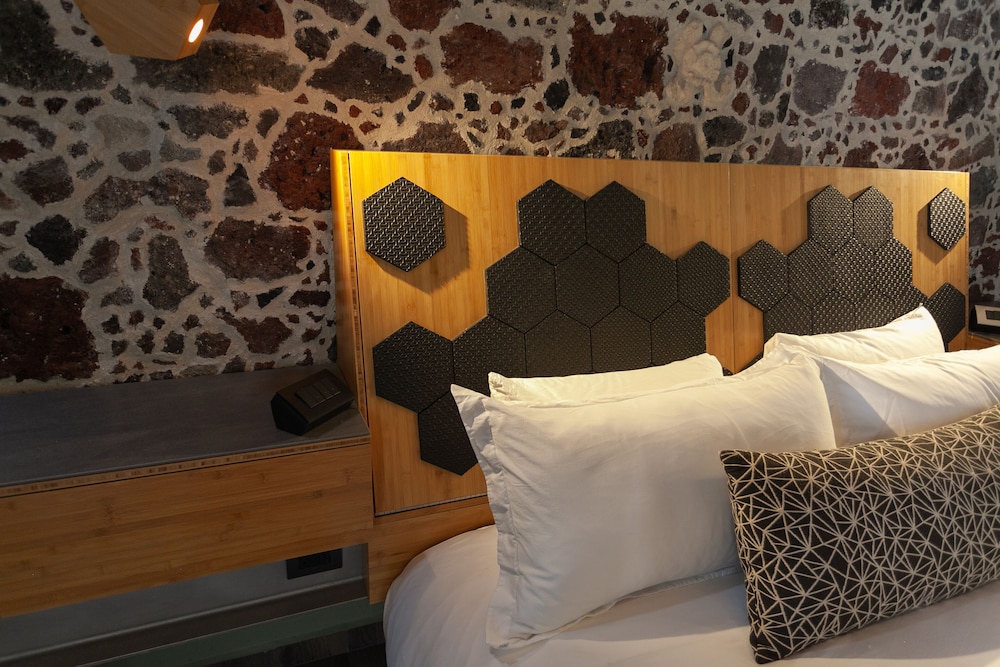 Premium Suite, 1 King Bed photo 2