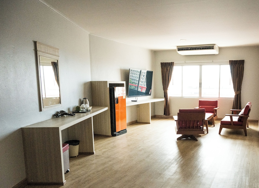 Suite, City View - Photo 3