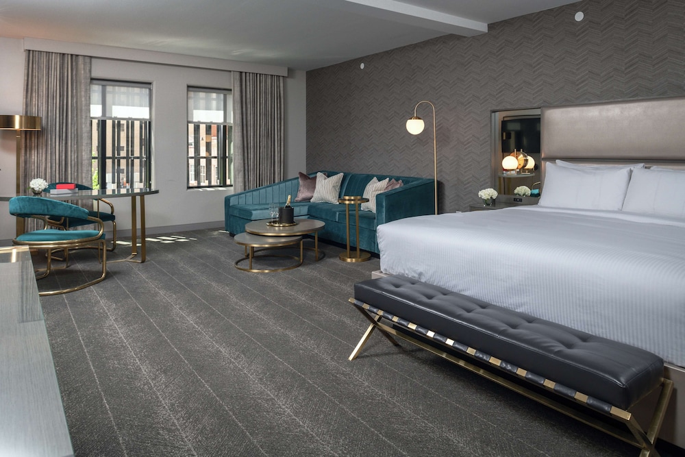 Suite, 1 King Bed, Accessible (Deco) - Photo 5