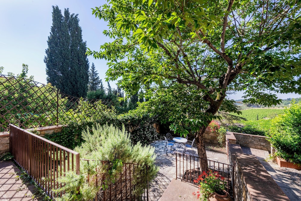 Deluxe manor house with private paved garden