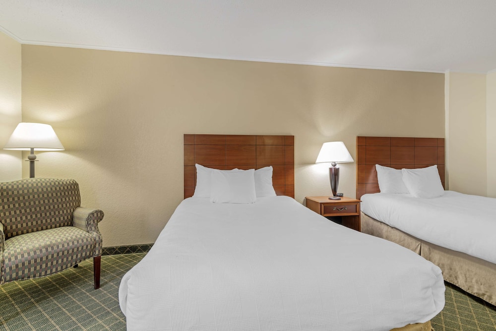 Suite, Multiple Beds, Non Smoking, Kitchenette (Living Room) photo 3