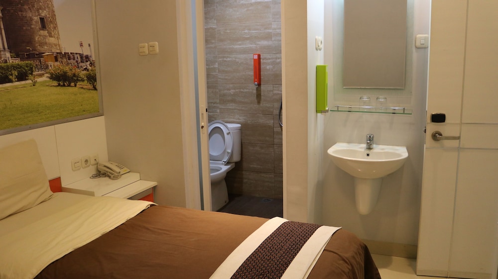 Standard Twin Room photo 3