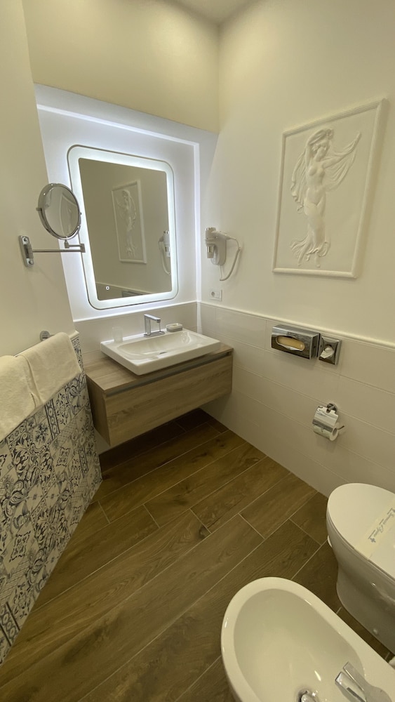 Junior Suite, Pool View - Photo 9